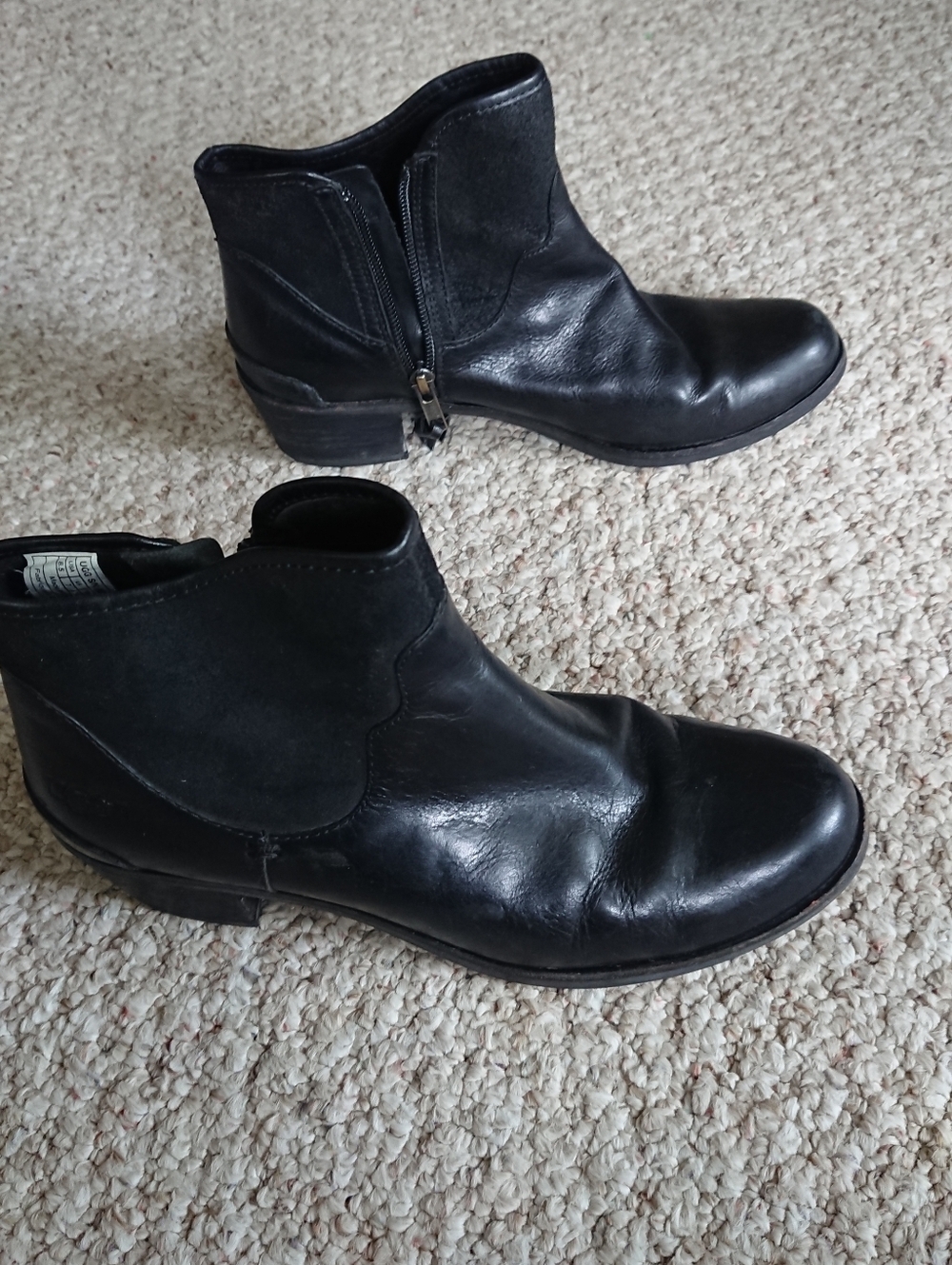 UGG Australia Penelope ankle booties in black leather size 8